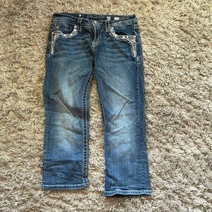 Womens Miss Me Mid Rise Capri